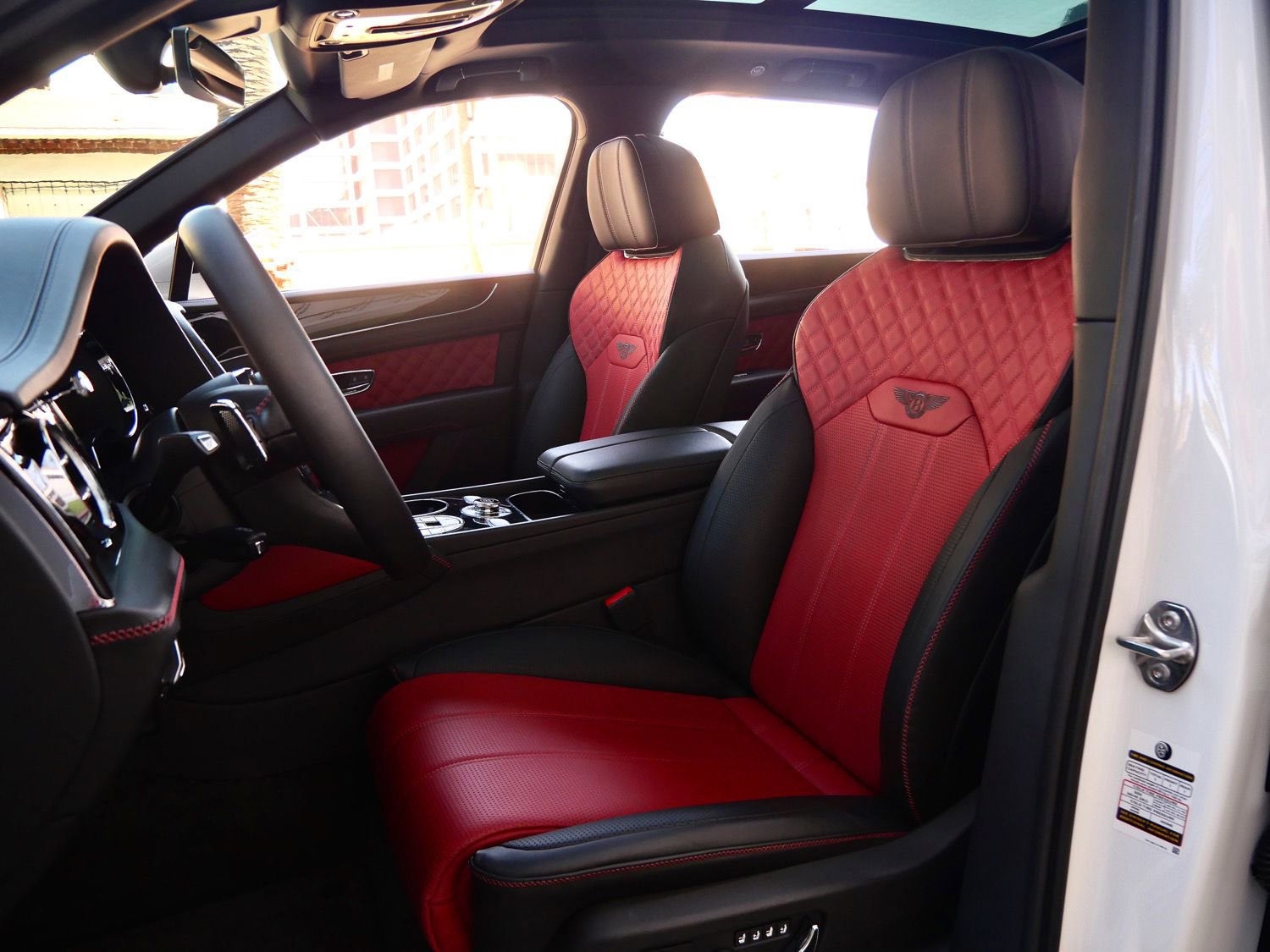 Used 2022 Bentley Bentayga image 18