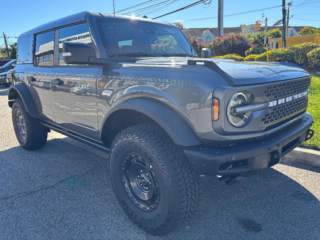 New 2025 Ford Bronco Badlands image 3