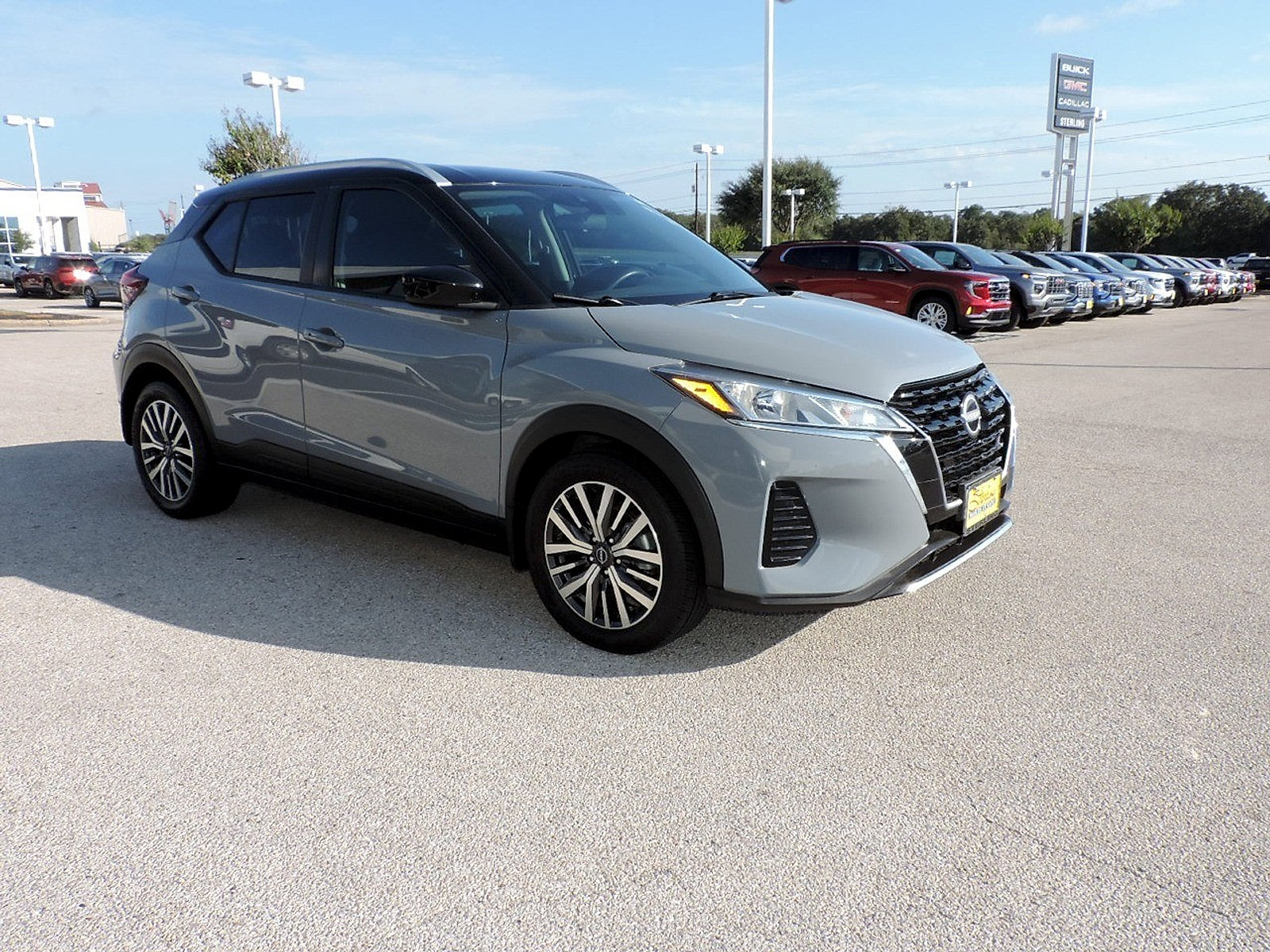 Used 2023 Nissan Kicks SV FWD image 3