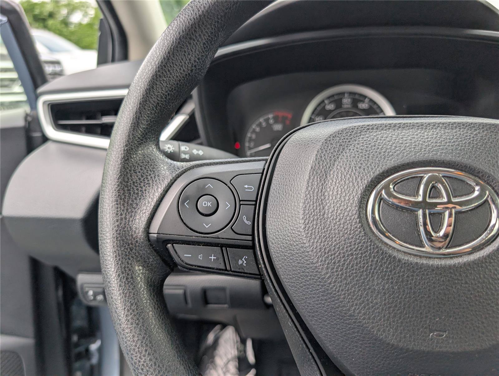 Used 2022 Toyota Corolla LE FWD image 21