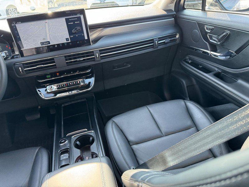 Used 2023 Lincoln Corsair Reserve w/ Towing Package image 16