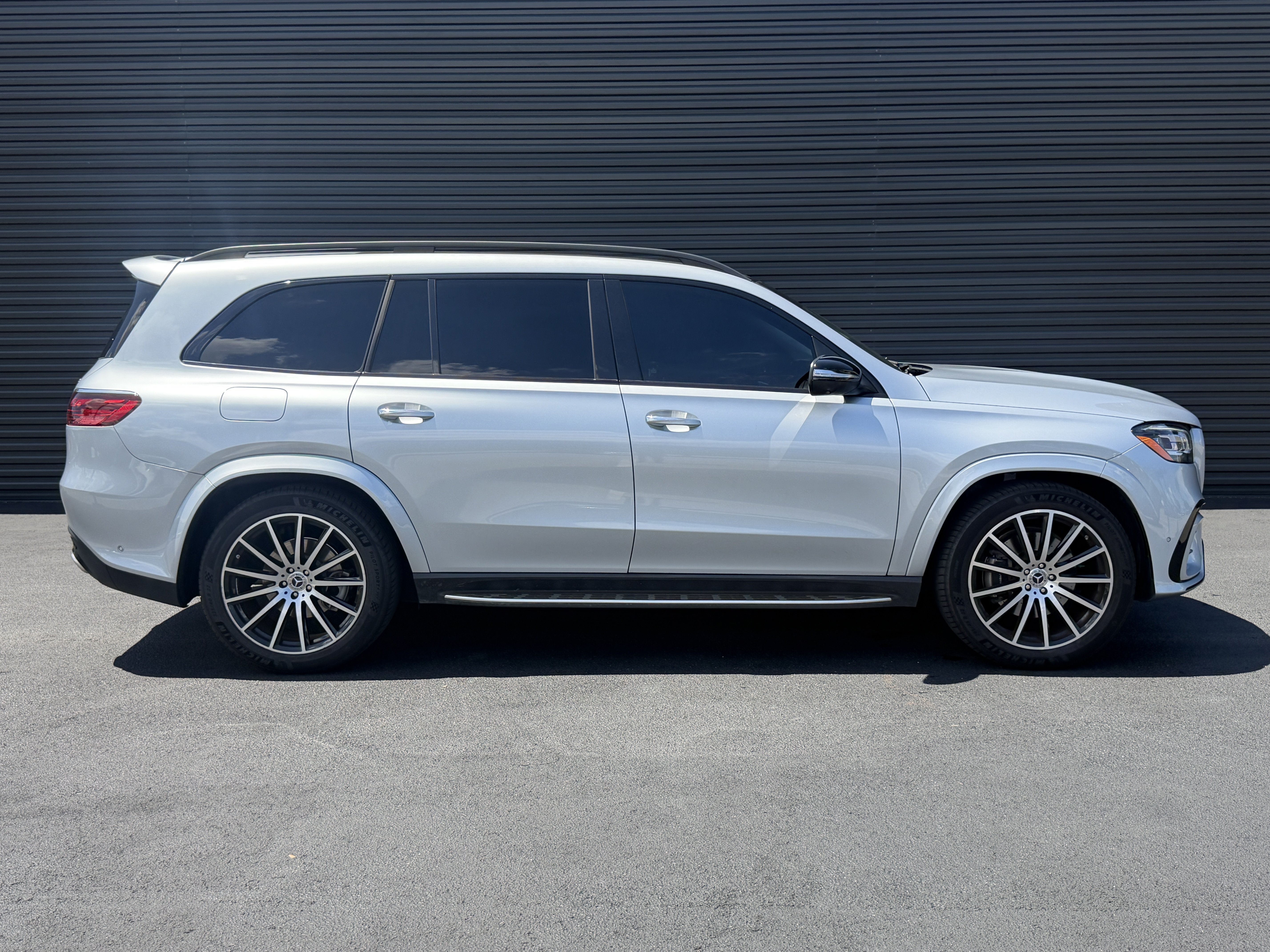 Used 2024 Mercedes-Benz GLS 580 4MATIC image 8