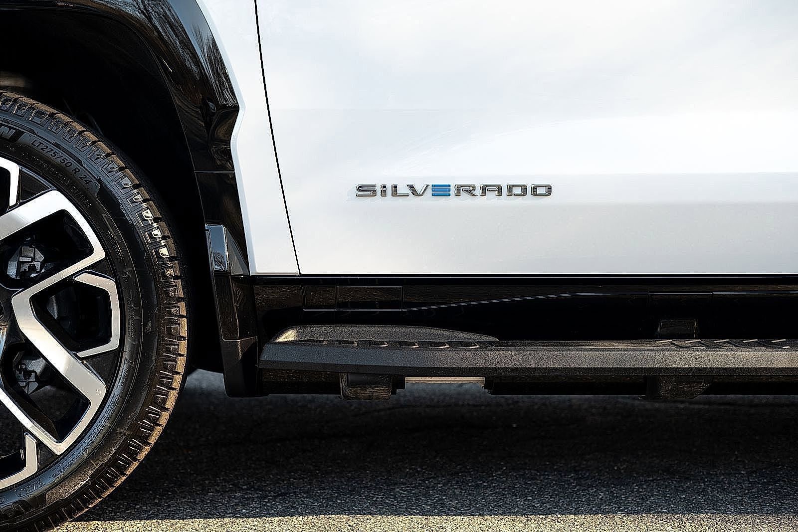 New 2024 Chevrolet Silverado EV RST AWD/4WD image 14