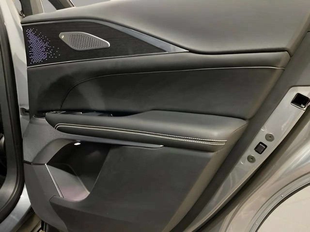 Used 2023 Cadillac Lyriq 2WD image 72