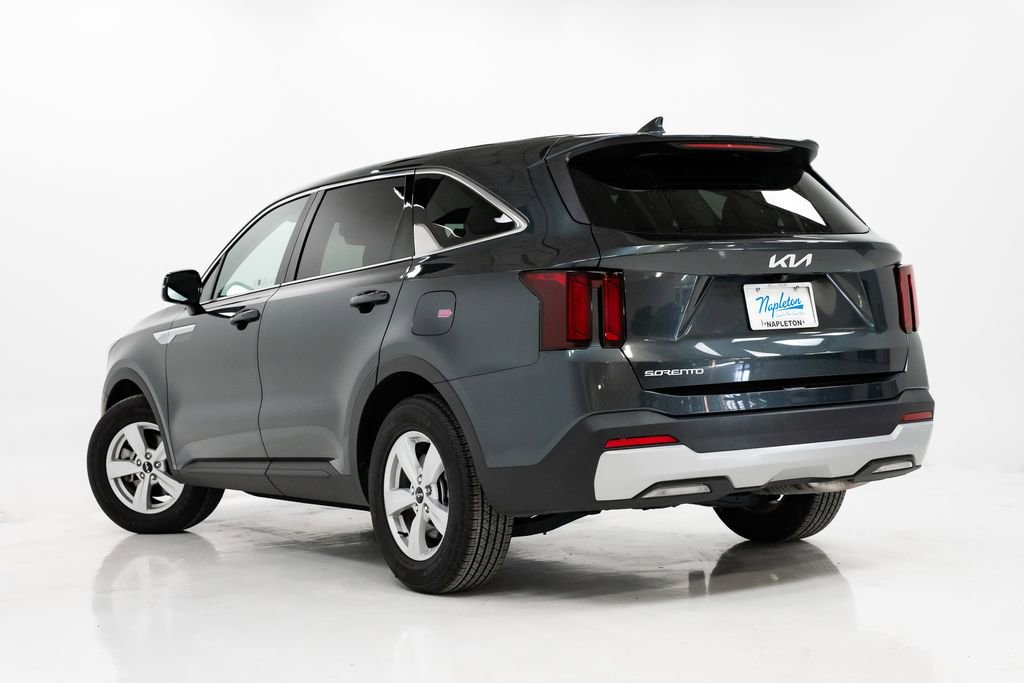 Certified 2025 Kia Sorento LX FWD image 29
