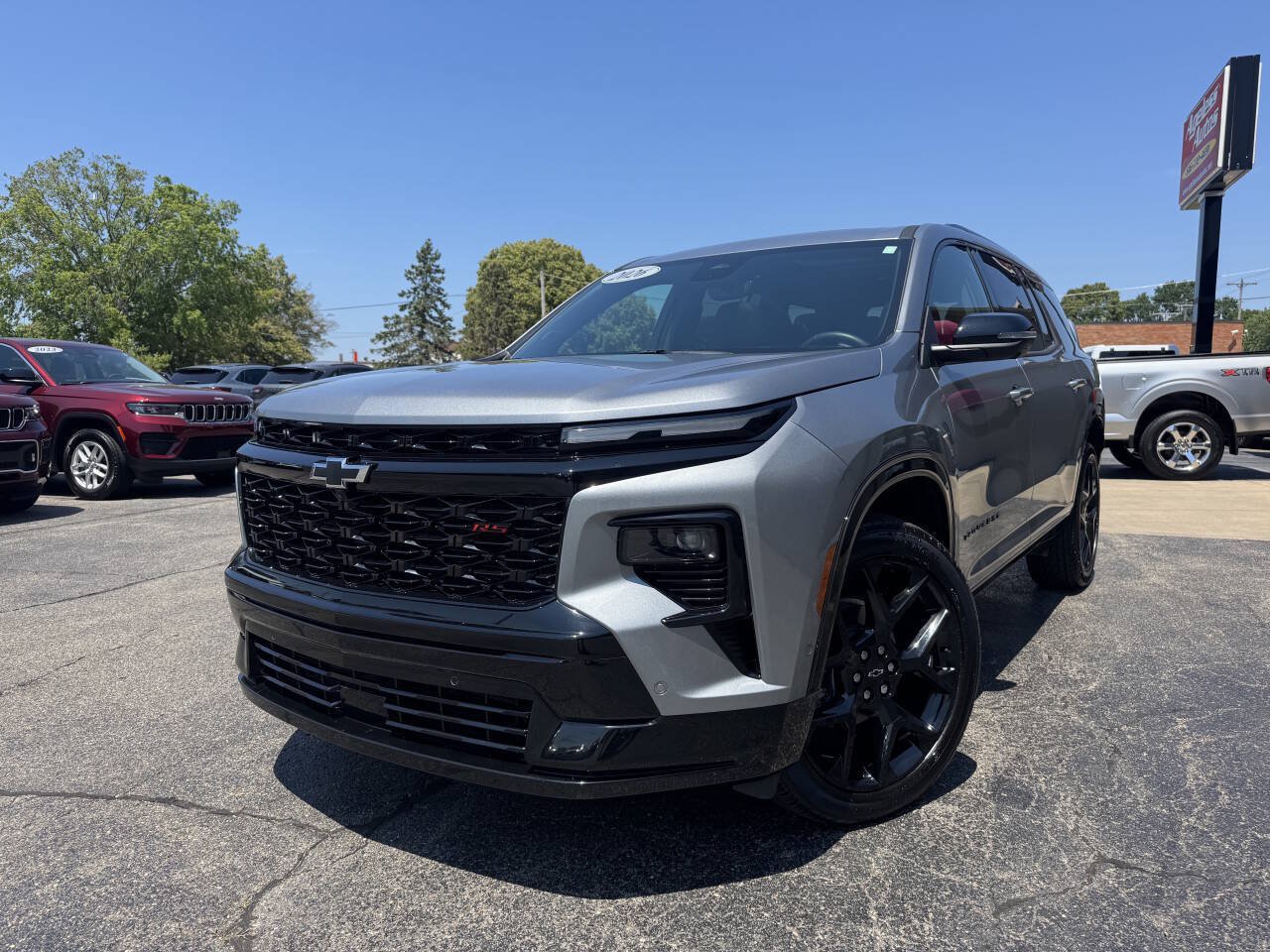 Used 2026 Chevrolet Traverse RS AWD/4WD image 2