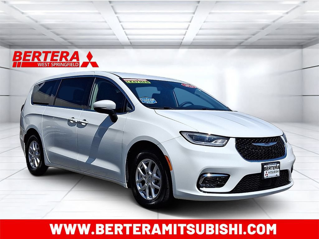 Used 2023 Chrysler Pacifica Touring-L