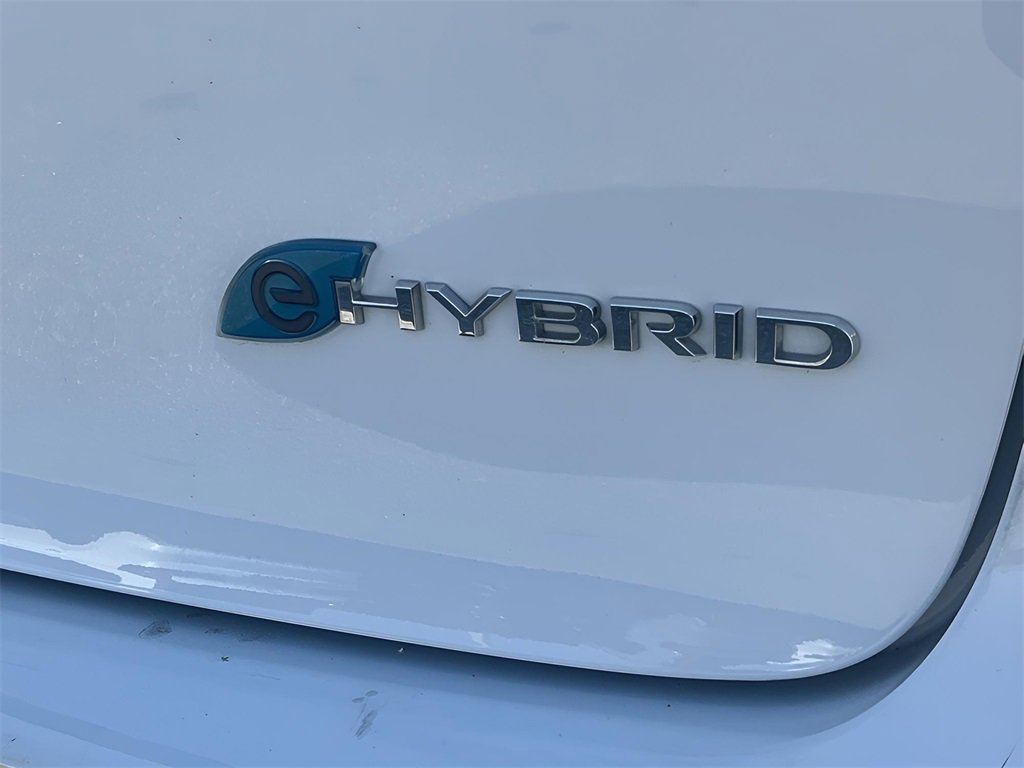 Used 2024 Chrysler Pacifica Select image 46