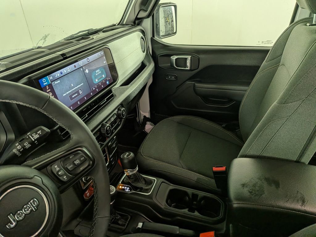 Certified 2025 Jeep Wrangler Willys 4xe image 29