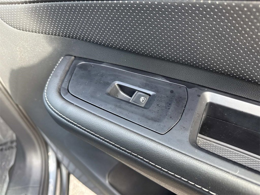 Used 2025 Volkswagen Atlas Cross Sport SE image 29