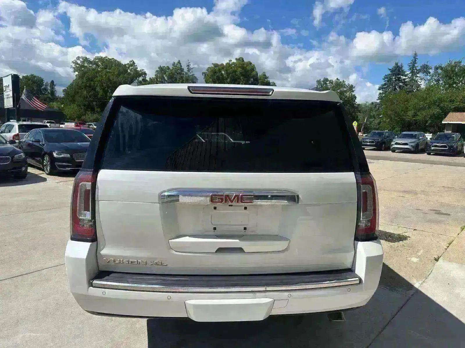 Used 2018 GMC Yukon XL Denali w/ Denali Ultimate Package image 45