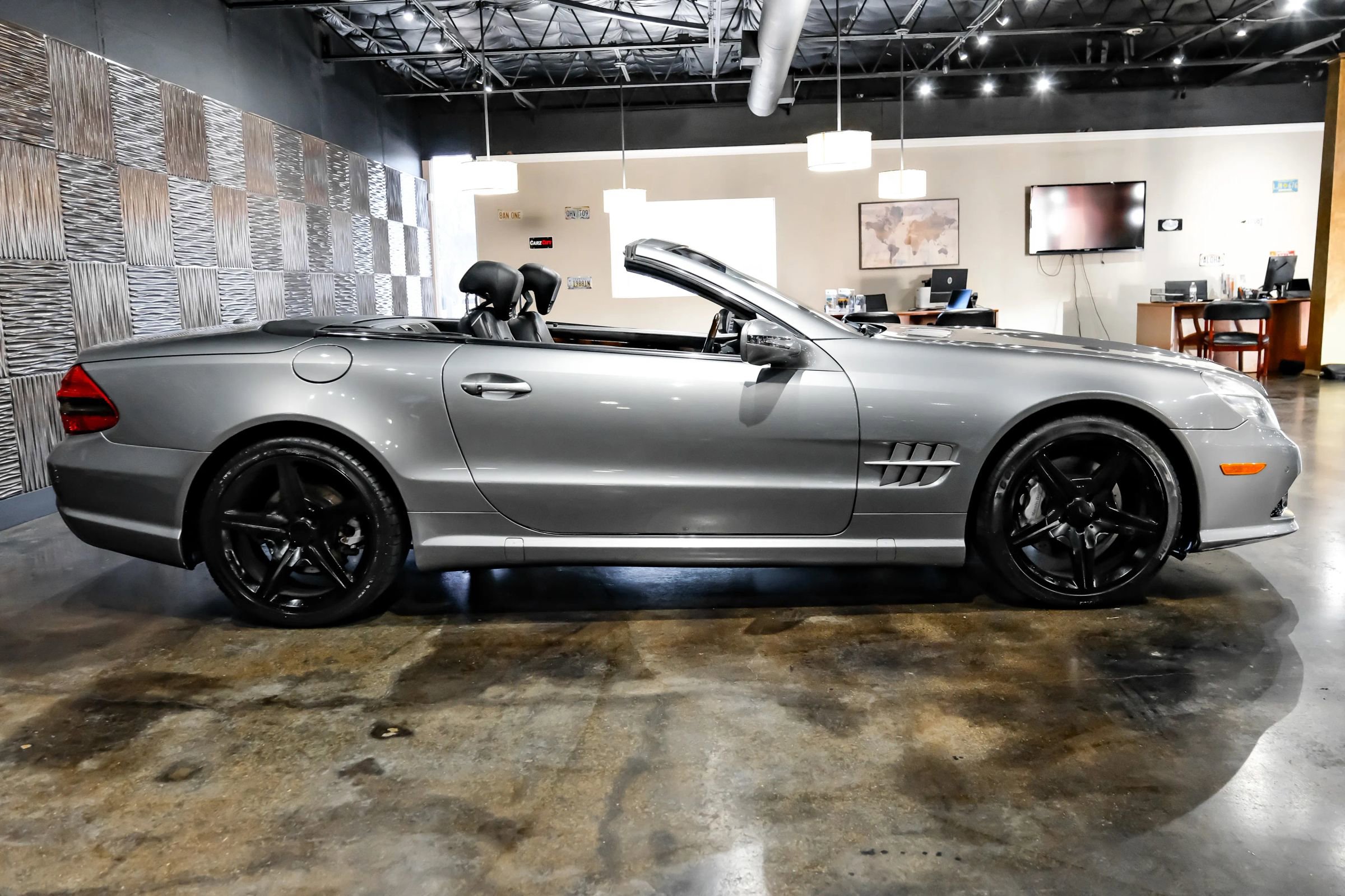 Used 2011 Mercedes-Benz SL 550 w/ Premium I Pkg image 7