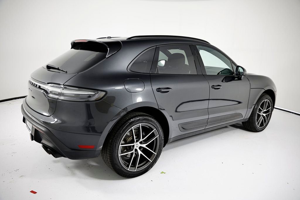 Certified 2025 Porsche Macan image 7