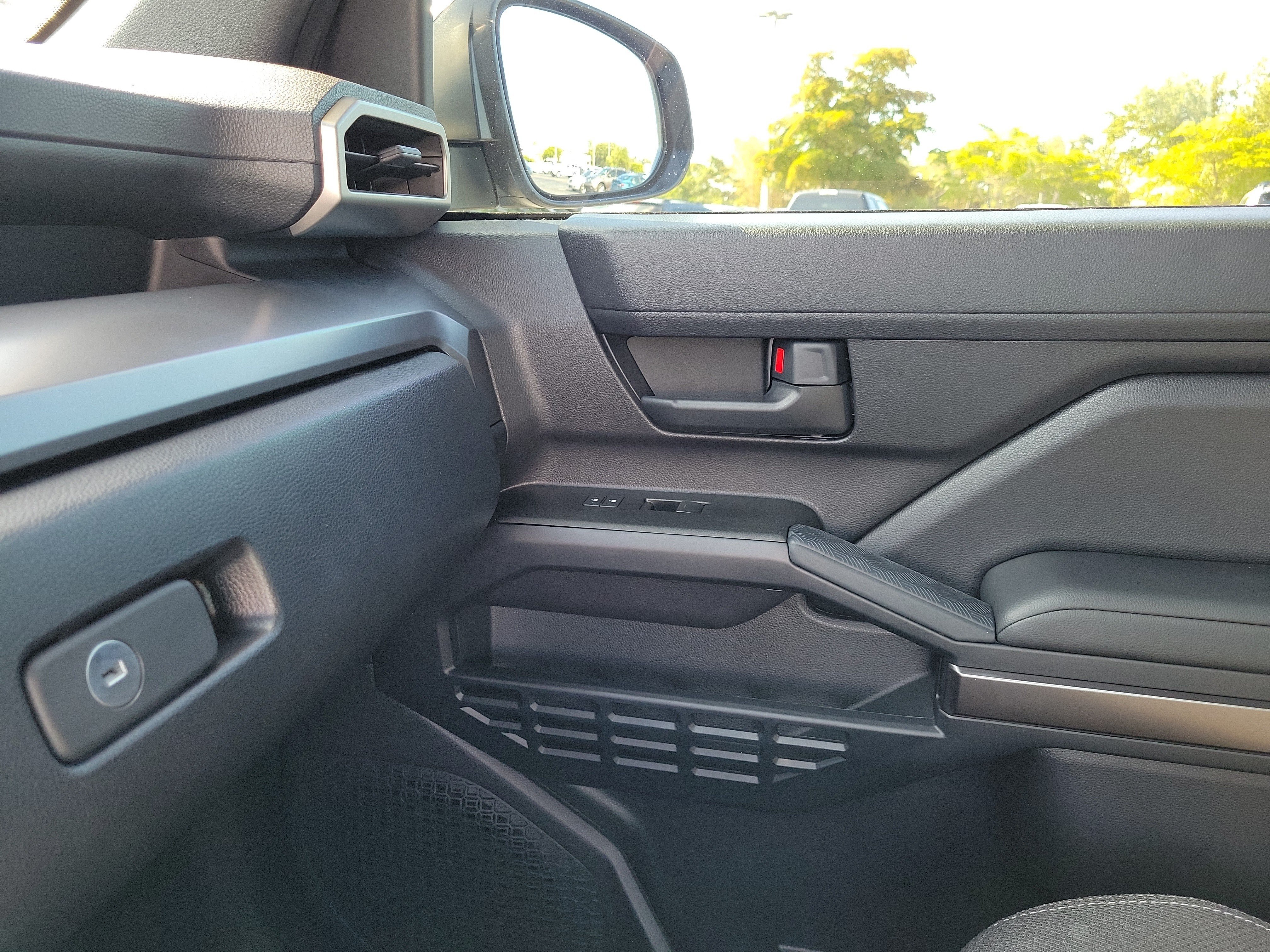 Used 2025 Toyota 4Runner SR5 AWD/4WD image 29