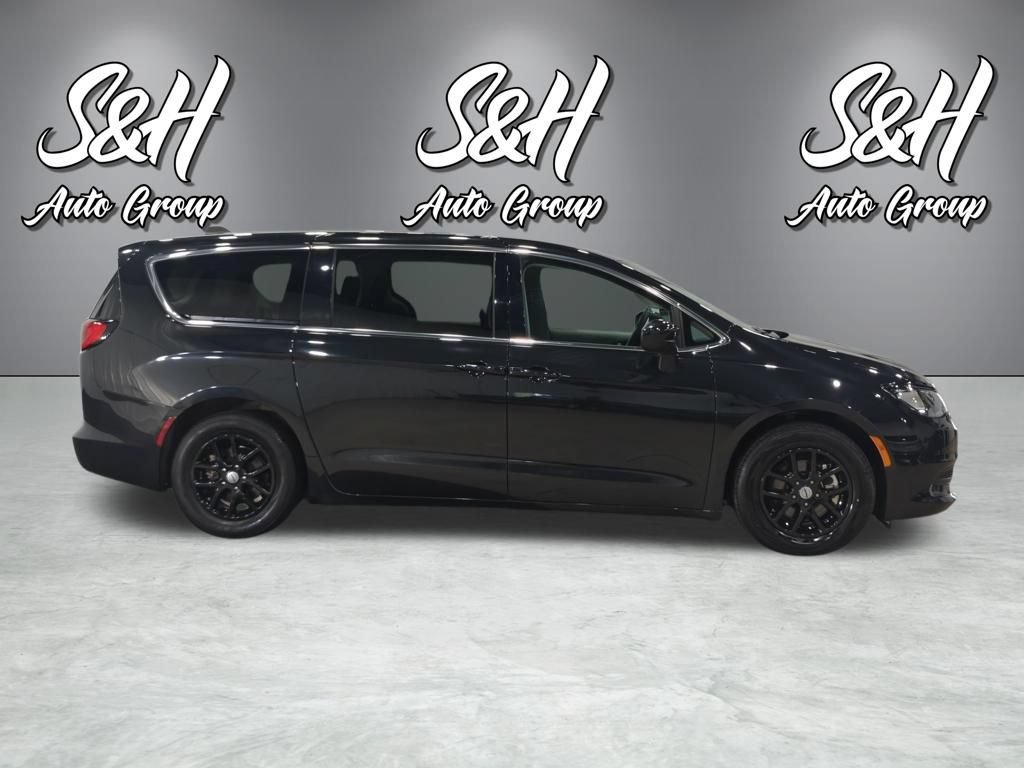 Used 2023 Chrysler Voyager LX FWD image 18
