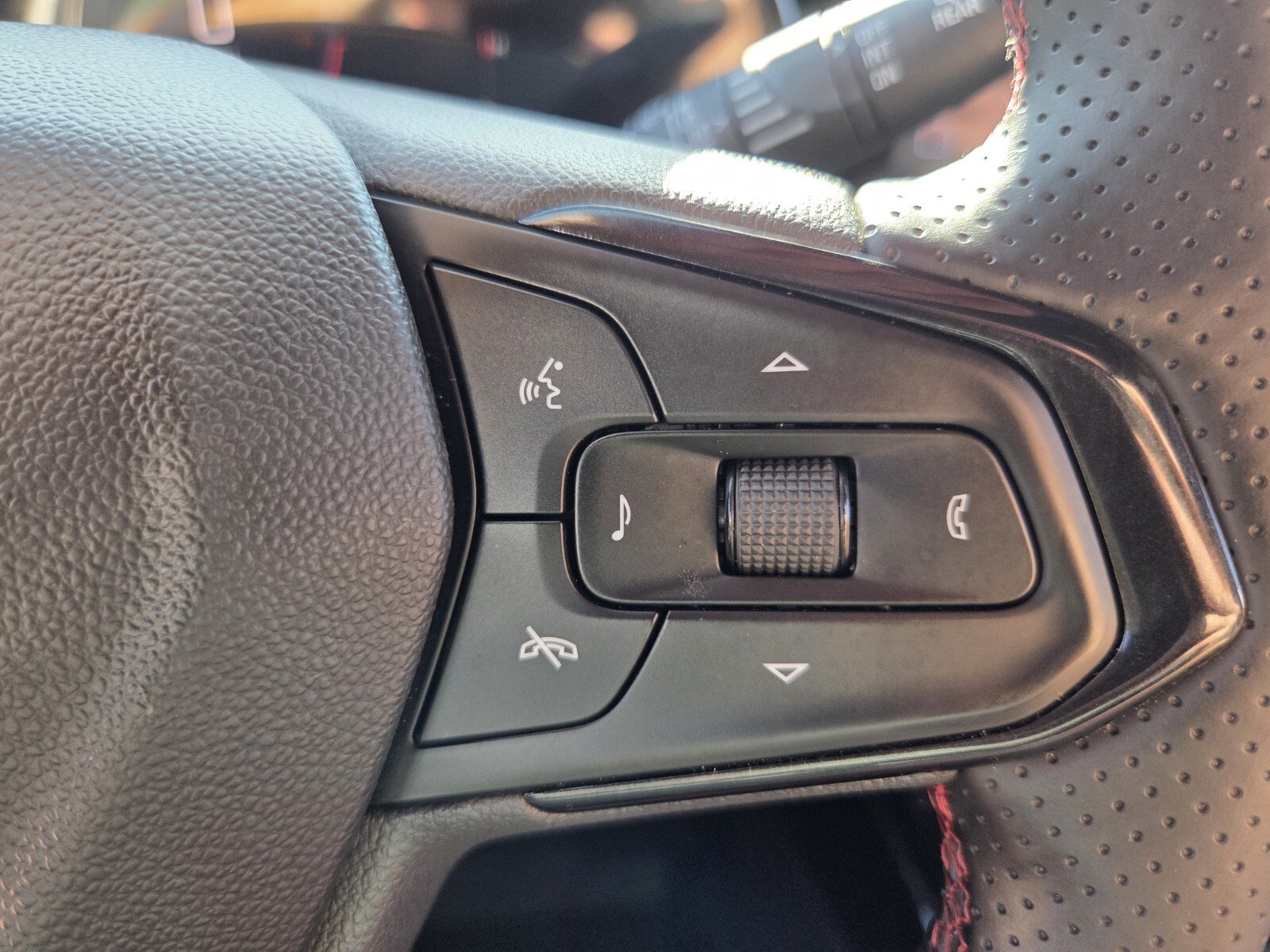 Used 2025 Chevrolet Trax RS w/ Driver Confidence Package FWD image 26