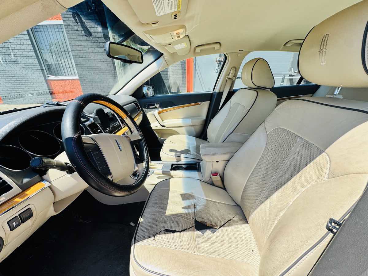 Used 2011 Lincoln MKZ FWD image 12