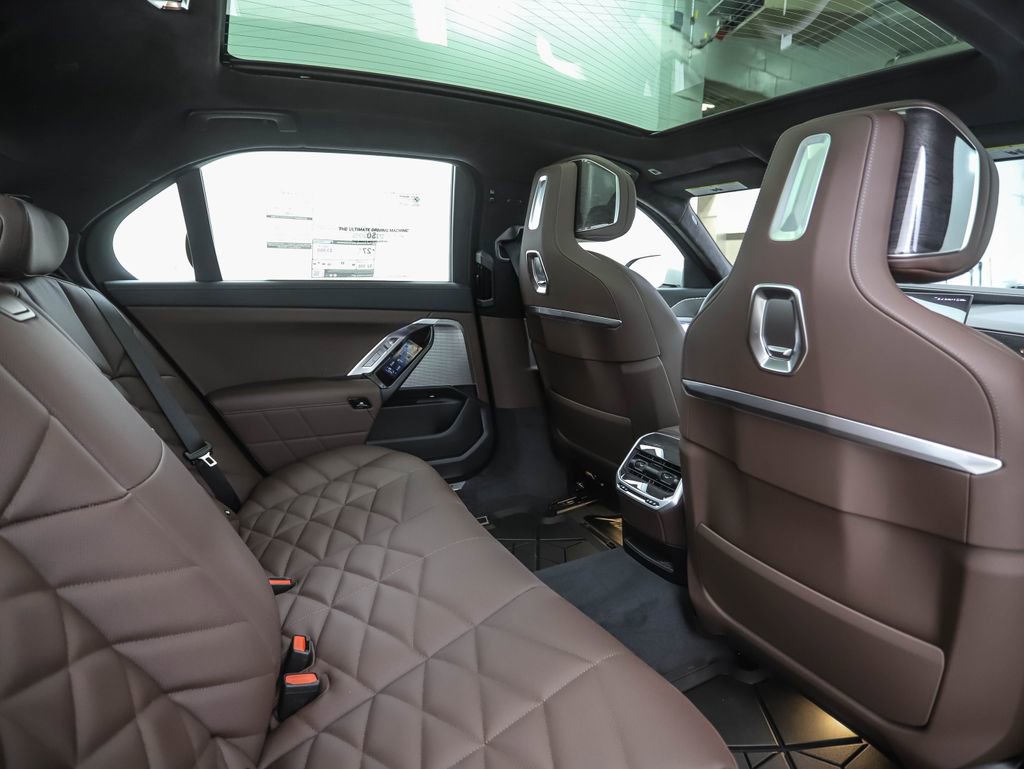 New 2026 BMW 740i xDrive w/ Premium Package image 27