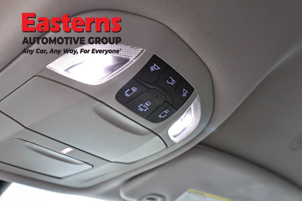 Used 2023 Chrysler Pacifica Touring-L FWD image 20