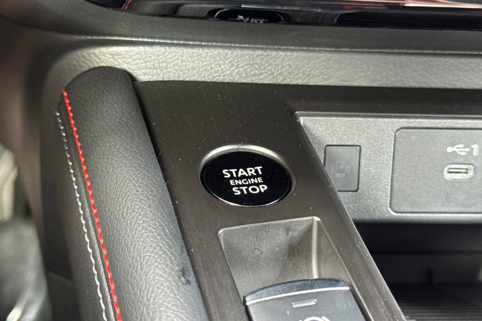Used 2025 Nissan Kicks SR FWD image 23