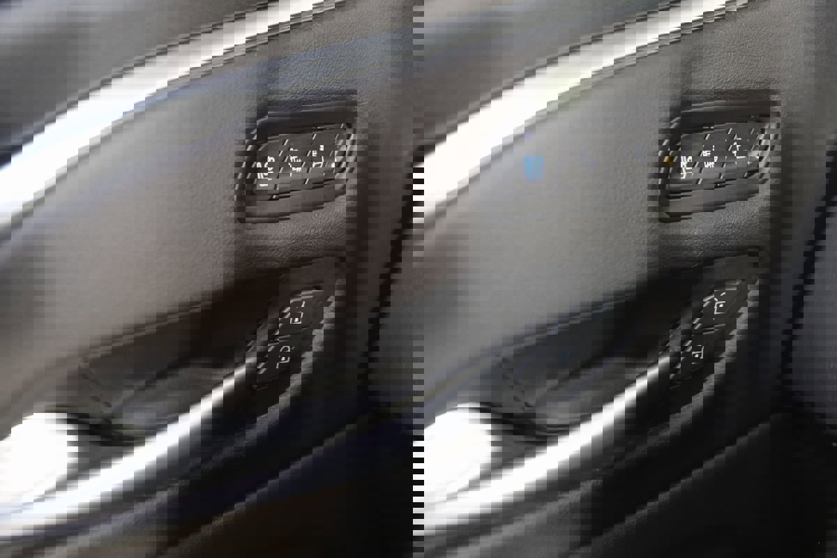 Used 2022 Cadillac Escalade ESV Premium Luxury image 8