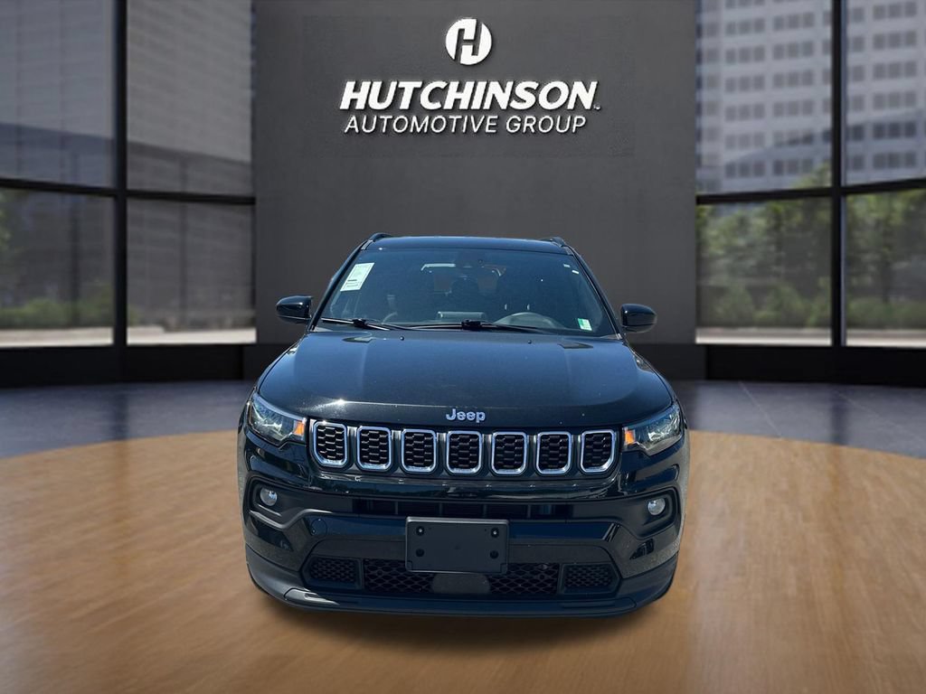 Used 2025 Jeep Compass Latitude AWD/4WD image 2