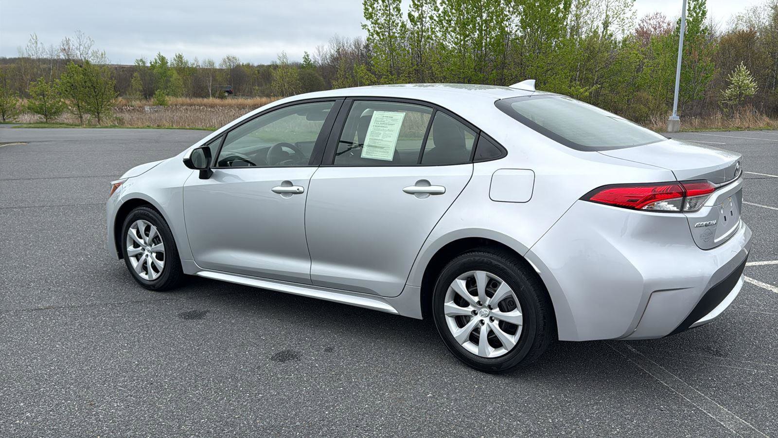 Used 2022 Toyota Corolla LE FWD image 10