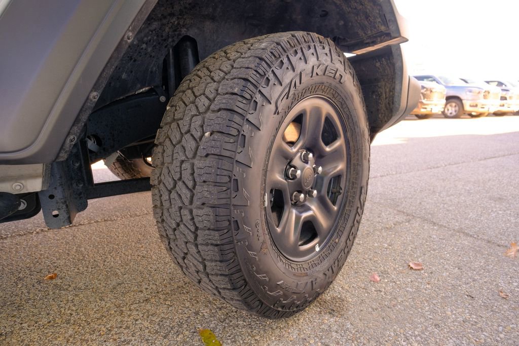 Used 2024 Jeep Wrangler Sport image 33