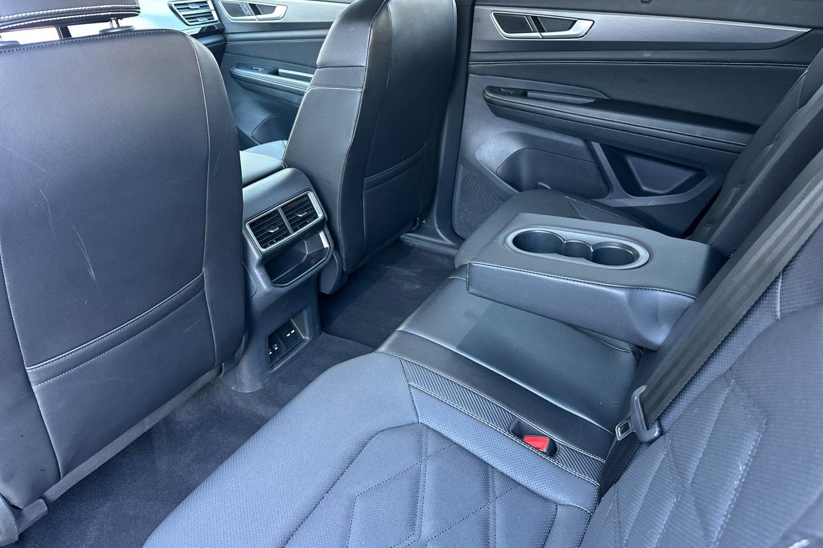 Used 2024 Volkswagen Atlas Cross Sport SE image 13