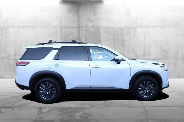 Certified 2025 Nissan Pathfinder SV w/ SV Premium Package FWD image 5