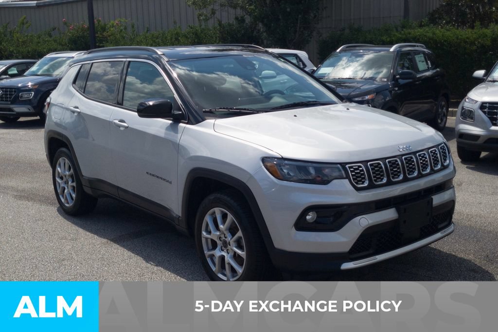 Used 2025 Jeep Compass Limited AWD/4WD image 3