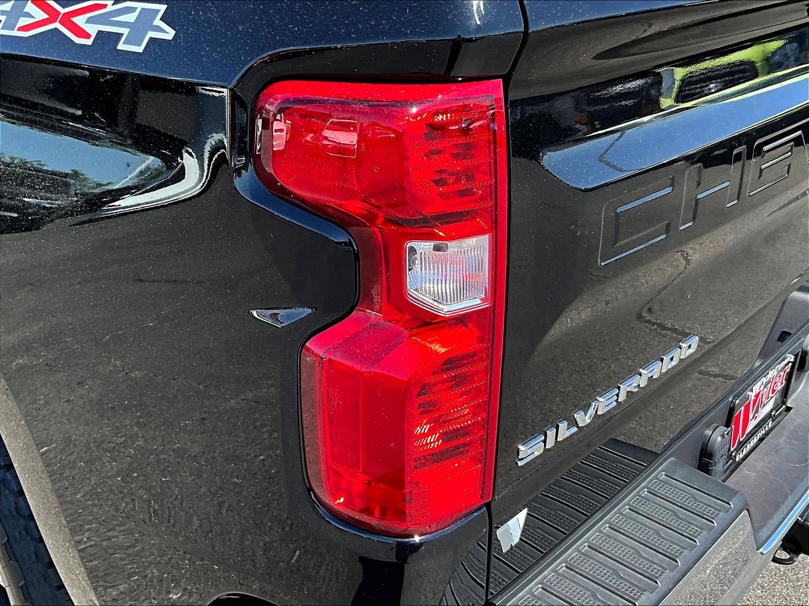 Used 2024 Chevrolet Silverado 1500 LT AWD/4WD image 23