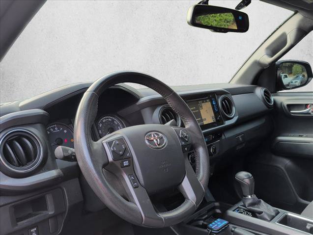 Used 2016 Toyota Tacoma TRD Off-Road w/ Premium & Technology Package AWD/4WD image 9
