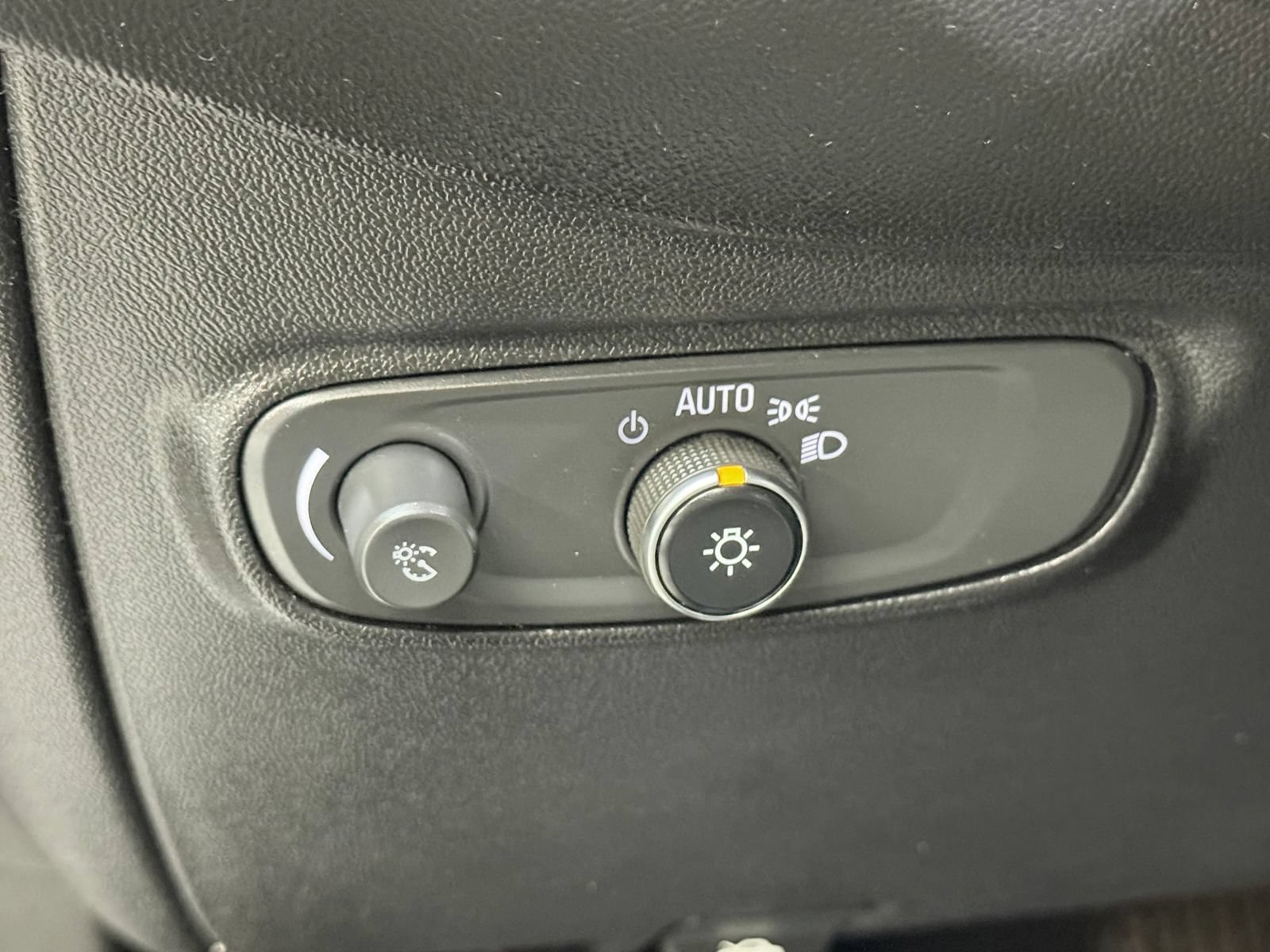 Used 2018 Chevrolet Equinox LS AWD/4WD image 27