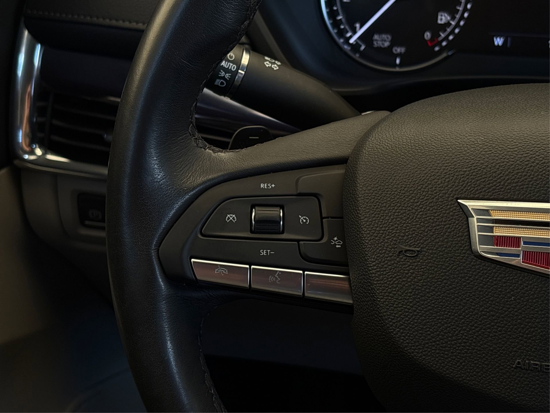 Certified 2023 Cadillac XT4 Luxury w/ Driver Awareness Package image 30