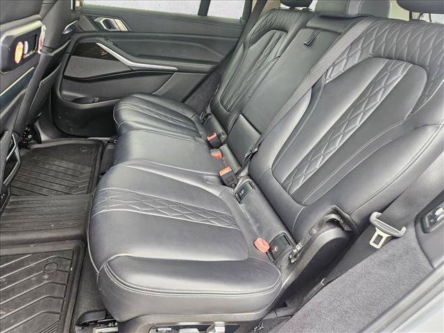 Used 2023 BMW X7 xDrive40i w/ Premium Package AWD/4WD image 13