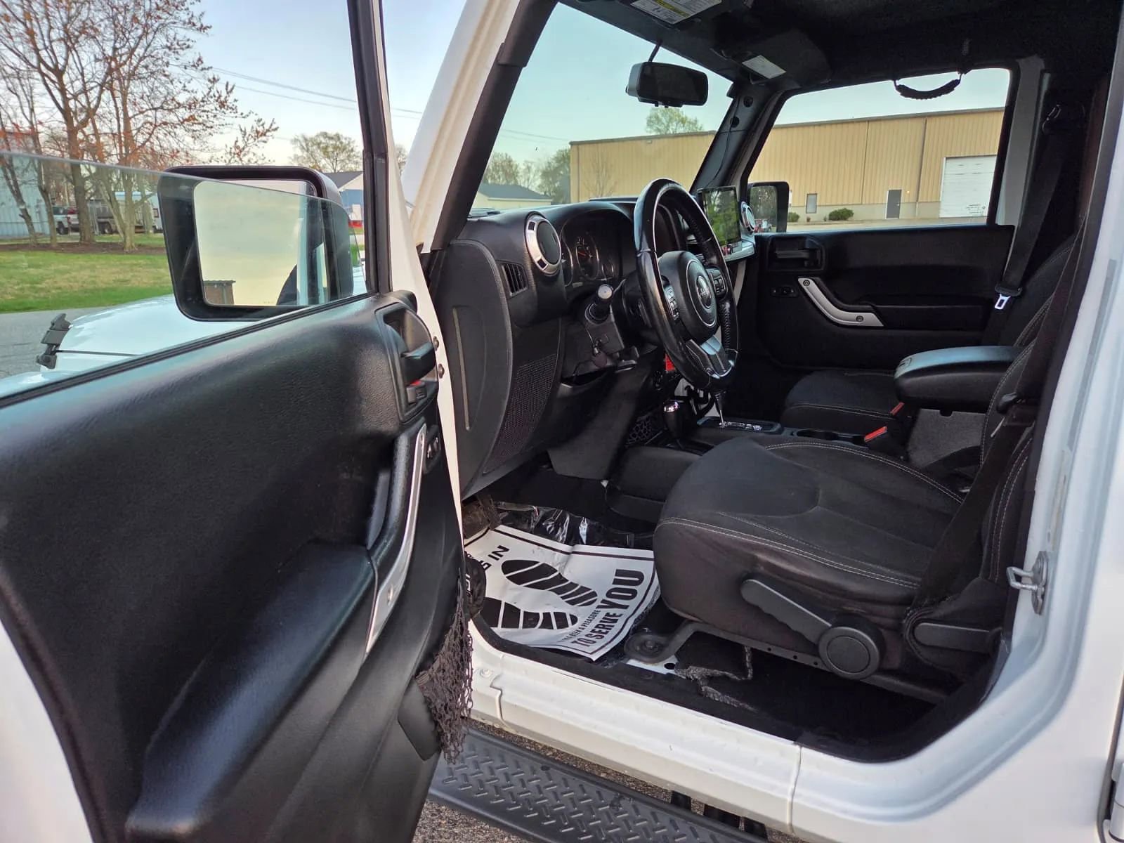 Used 2017 Jeep Wrangler Unlimited Sahara w/ Connectivity Group AWD/4WD image 16