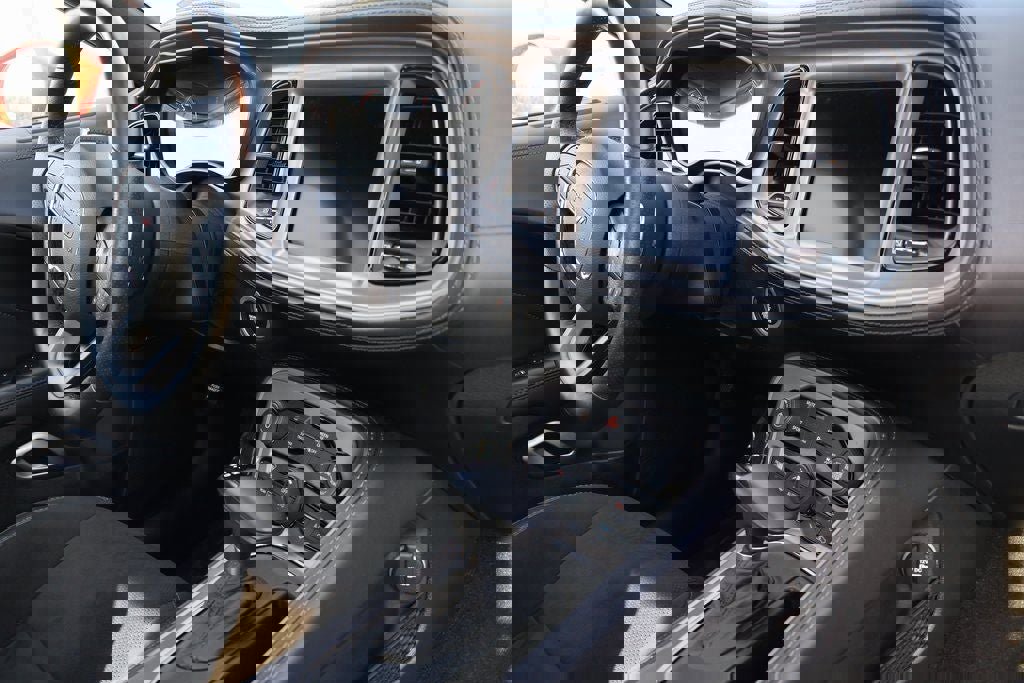 Used 2023 Dodge Challenger R/T w/ Plus Package image 9