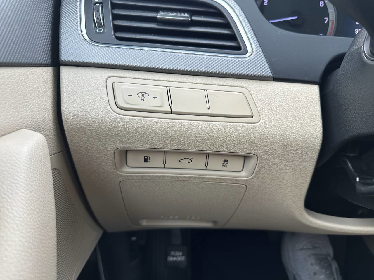 Used 2015 Hyundai Sonata SE w/ Option Group 09 FWD image 17