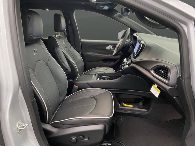 New 2026 Chrysler Pacifica Limited w/ S Appearance Package image 33