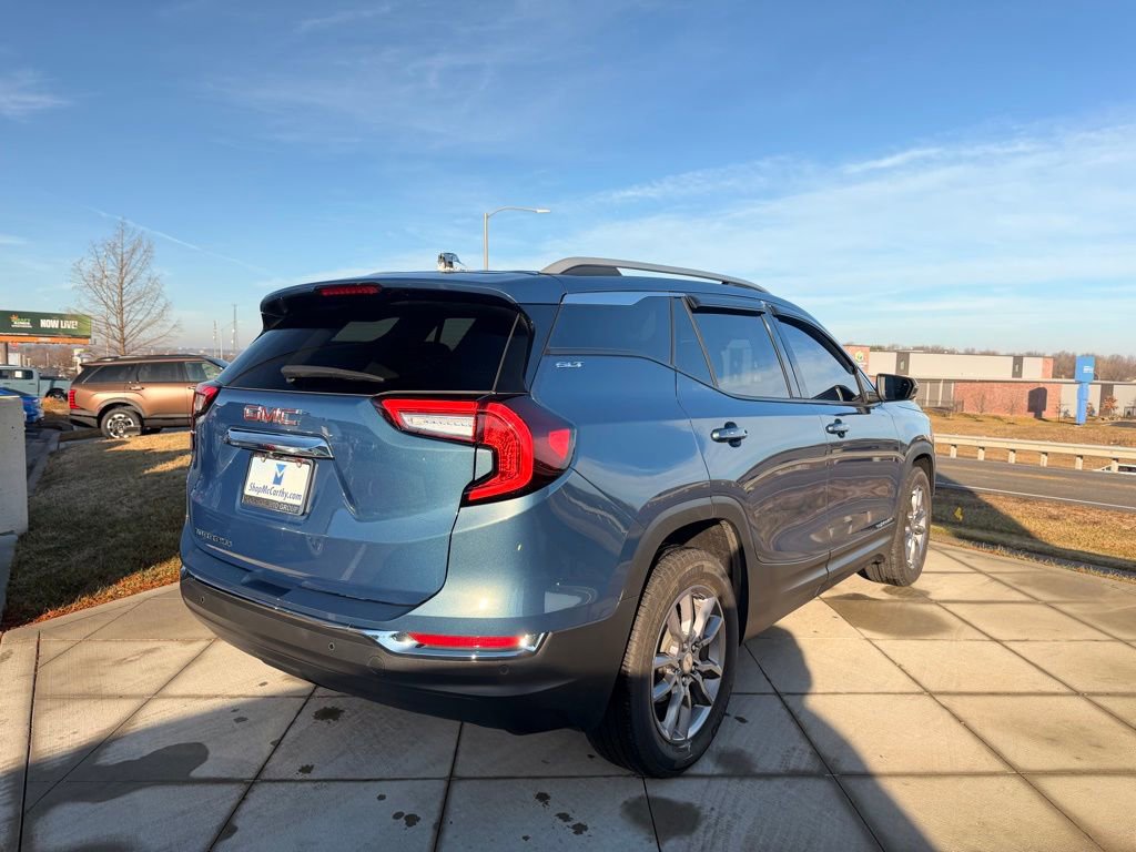Used 2024 GMC Terrain SLT image 5