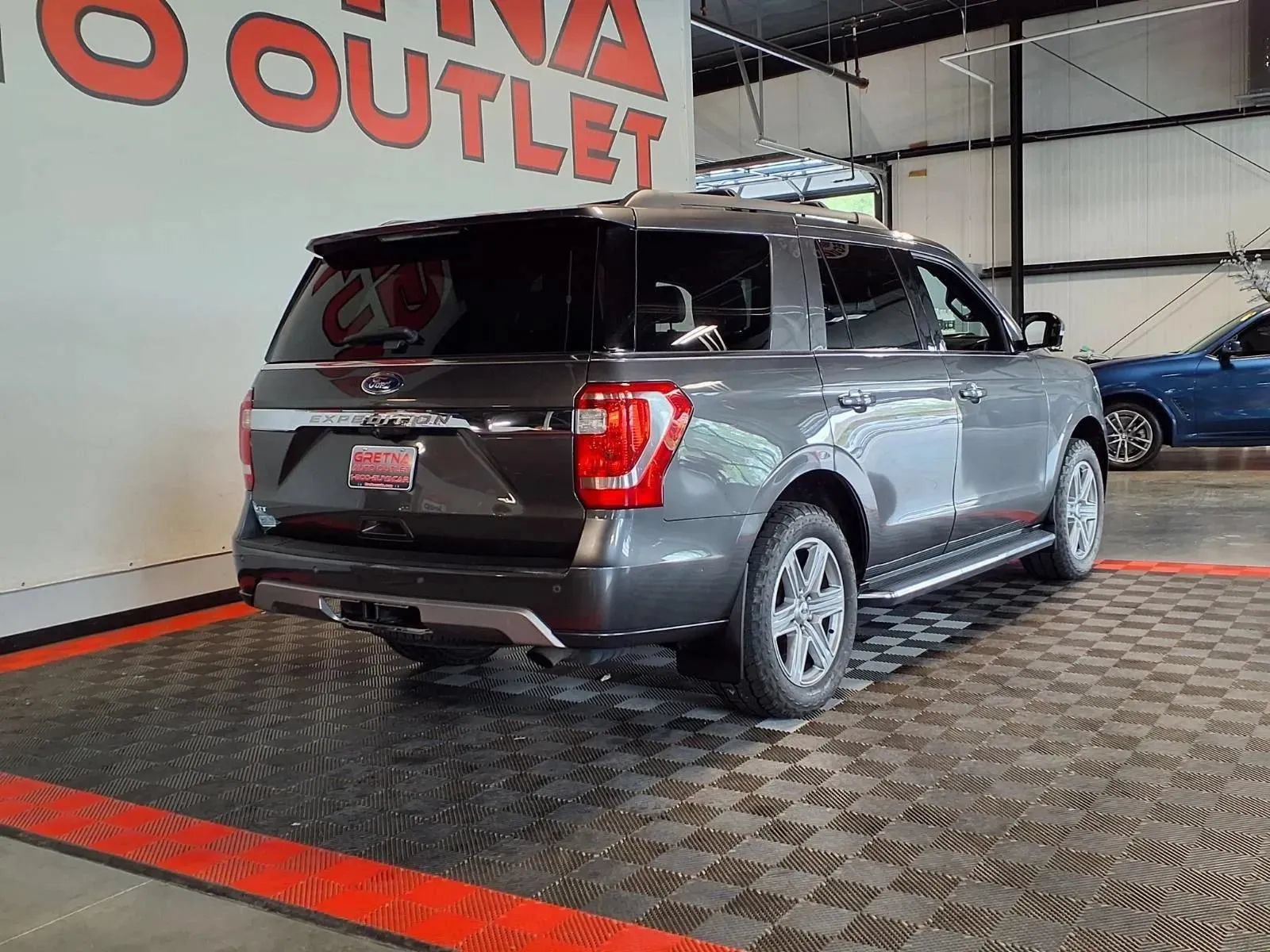 Used 2019 Ford Expedition XLT w/ Equipment Group 202A AWD/4WD image 6