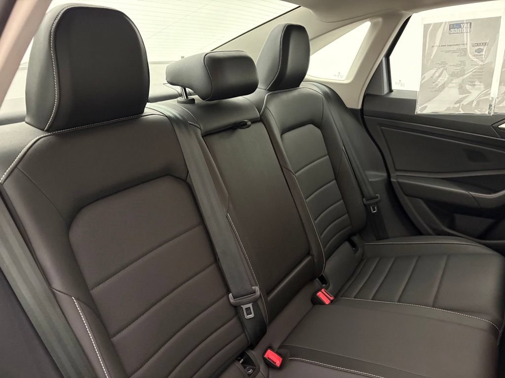 Used 2024 Volkswagen Jetta SE FWD image 34