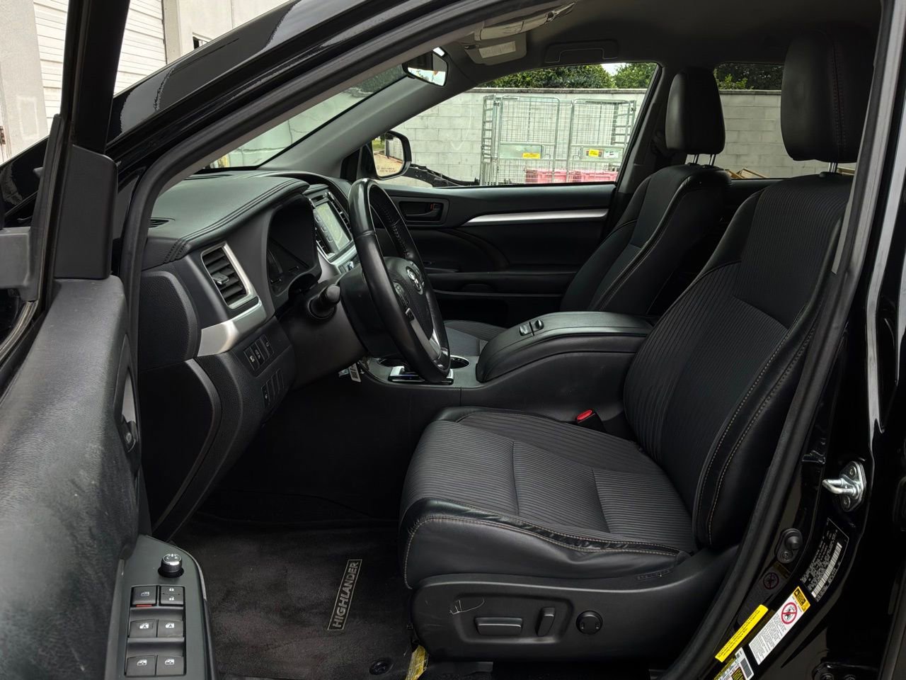 Used 2017 Toyota Highlander Plus FWD image 10