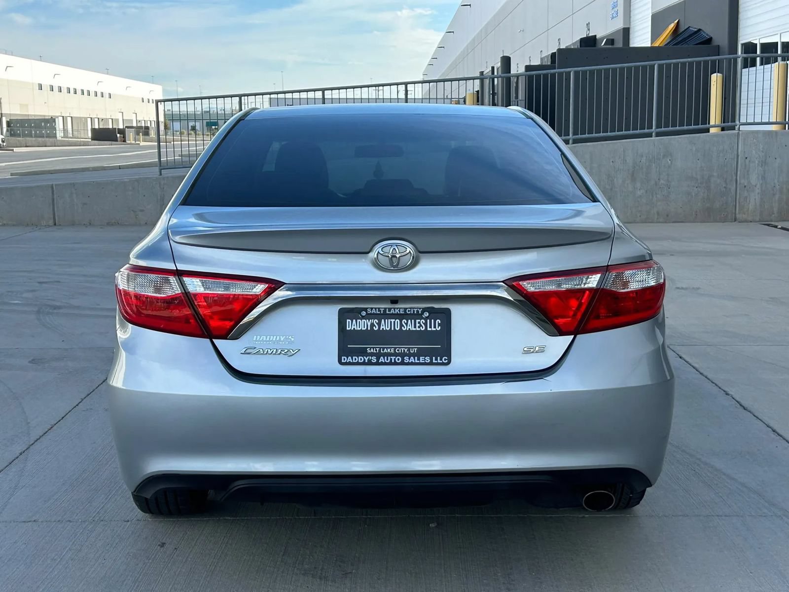 Used 2016 Toyota Camry SE FWD image 4