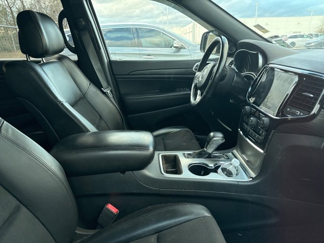 Used 2020 Jeep Grand Cherokee Altitude image 3