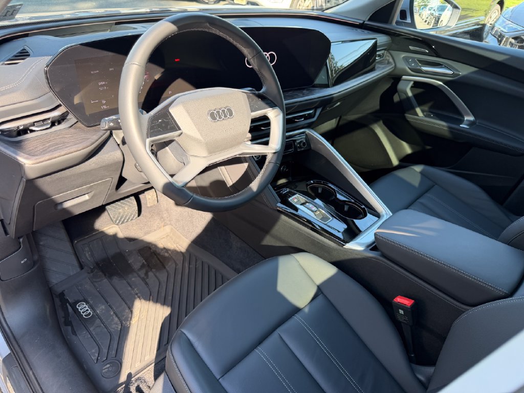Used 2025 Audi Q5 Premium Plus w/ Premium Plus AWD/4WD image 16