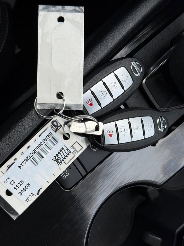 Used 2021 Nissan Rogue SV image 29