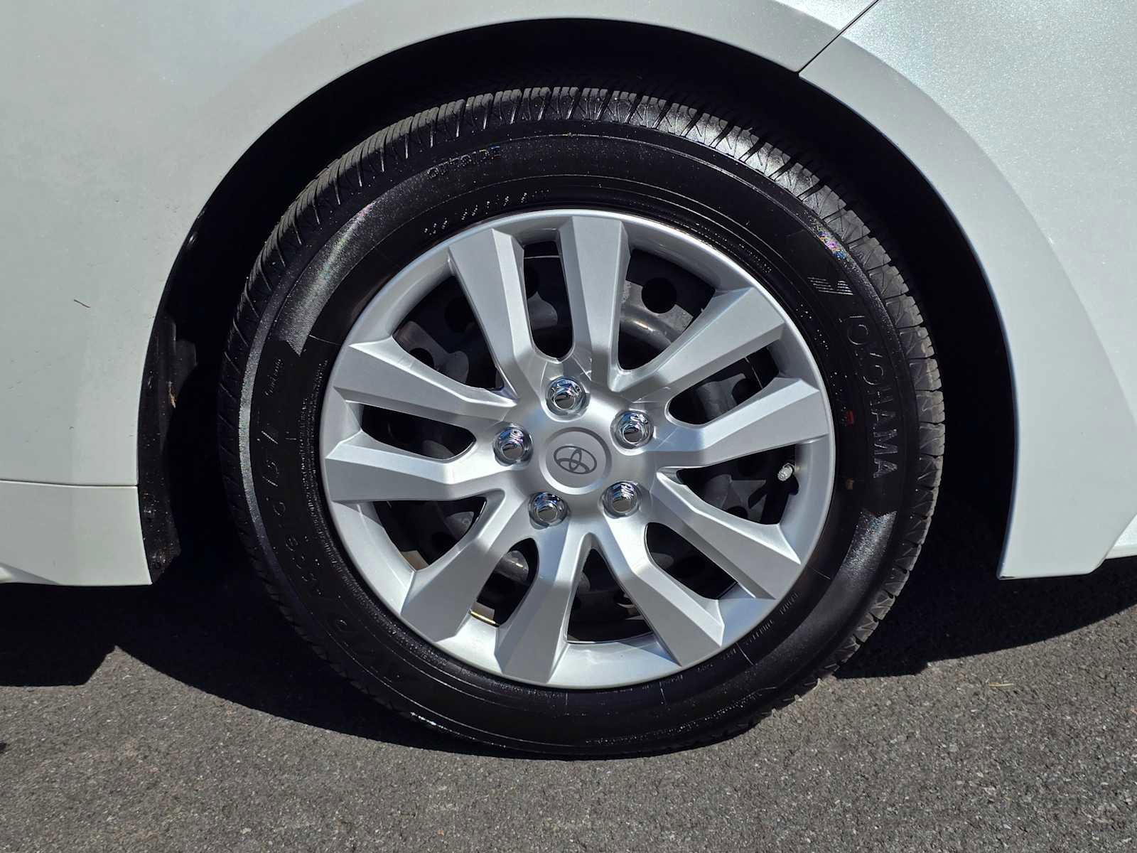Used 2022 Toyota Corolla LE FWD image 9