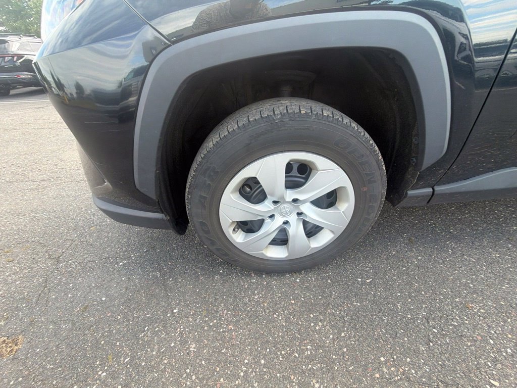 Used 2024 Toyota RAV4 LE AWD/4WD image 9
